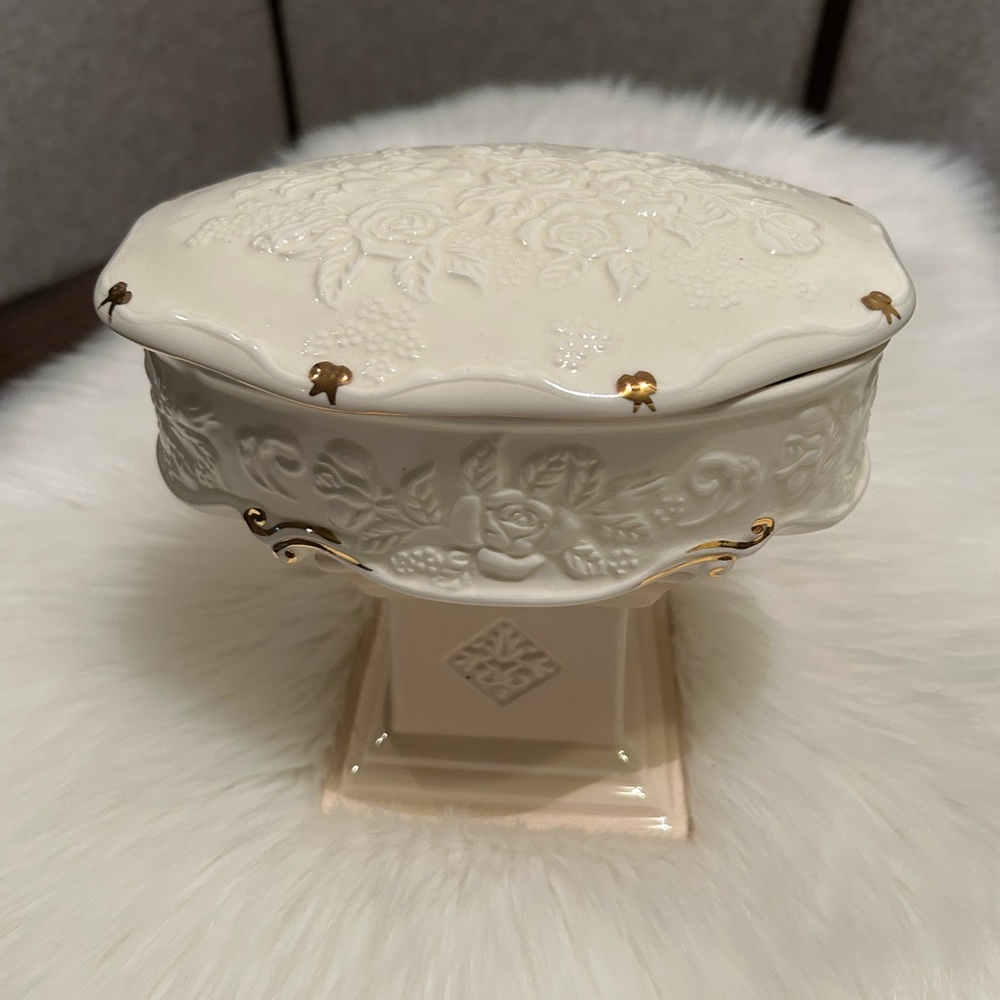 Vintage keepsake Elegant Embossed Pedestal by Formalities baun Bros Dish